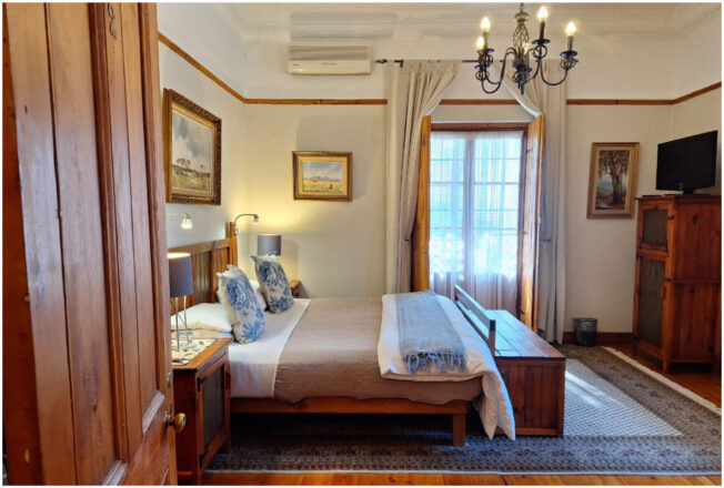 Entrance to bedroom at Oakdene Guest House Oudtshoorn